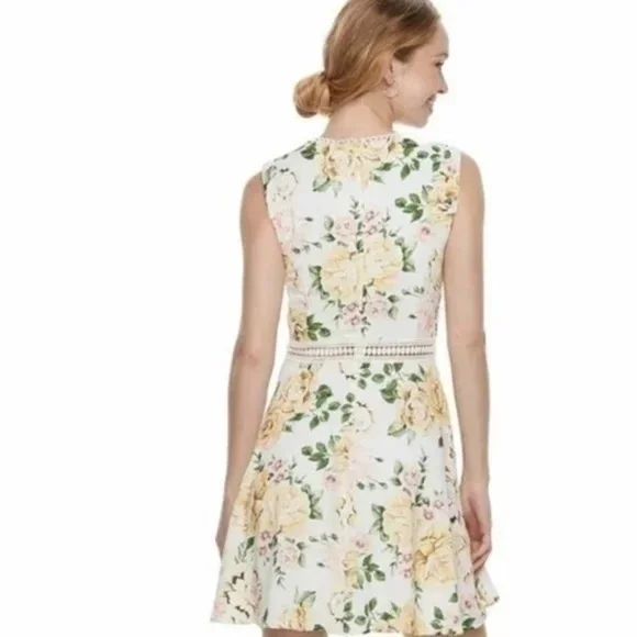 Disney Princess Belle Inspired Skater Floral Dress Juniors Size XL Yellow - Picture 8 of 8